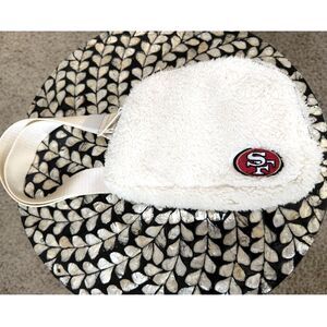 SF Giants Sherpa Womens Belt Bag in Cream